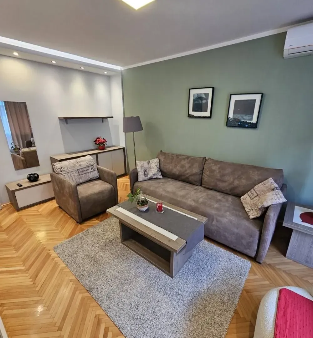 Izdavanje, dvosoban stan, 54m², Savski Venac, Beograd