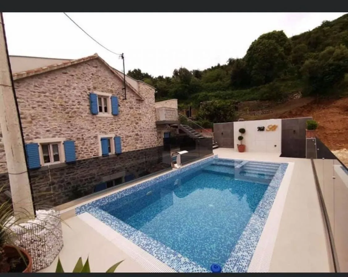 Prodaja, kuća, 105m², Tivat, Crna Gora