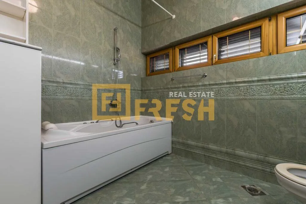 Rent, house, 370m², Zabjelo, Podgorica