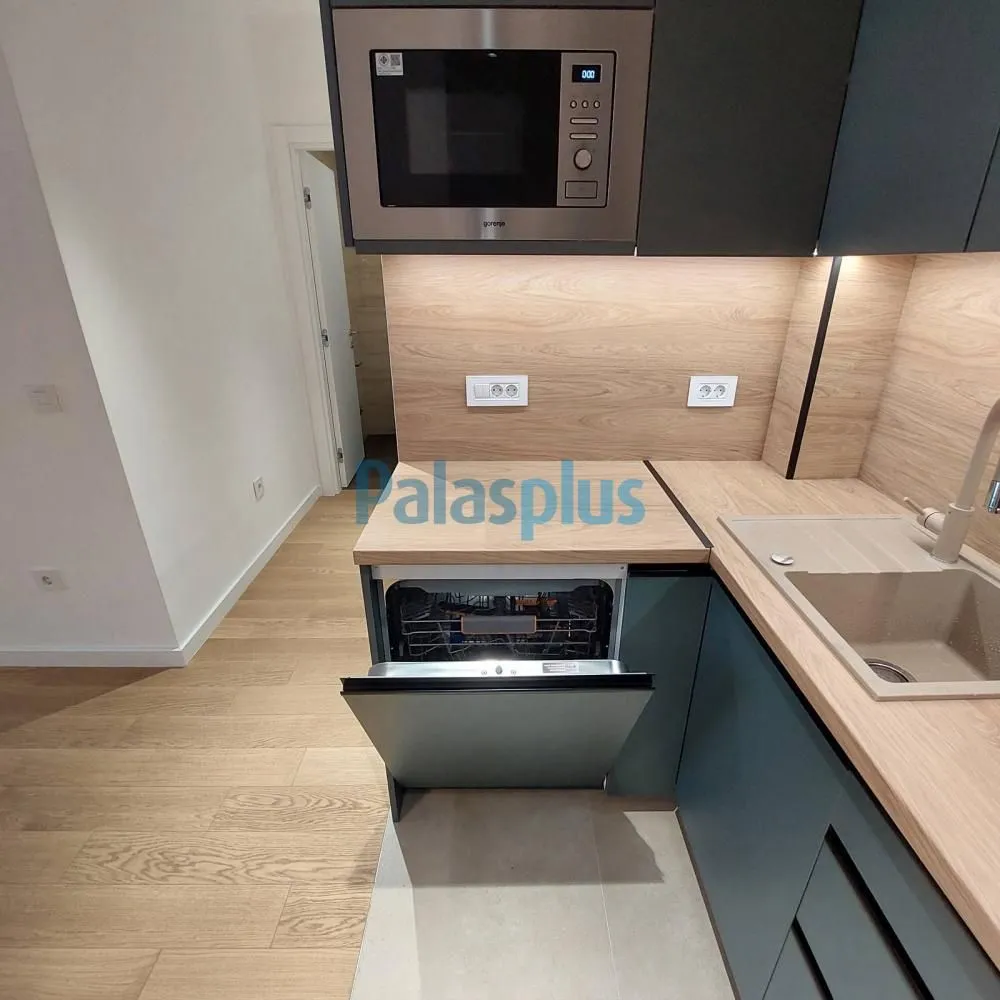 Rent, three bedroom apartment, 74m², Stari Grad, Beograd