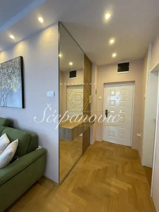 Prodaja, trosoban stan, 65m², Novo naselje, Novi Sad