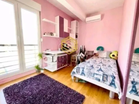 Izdavanje, dvosoban stan, 60m², Stari Aerodrom, Podgorica - image 1