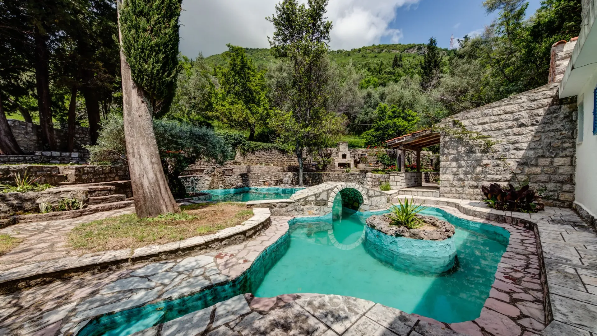 Izdavanje, kuća, 200m², Kotor, Crna Gora