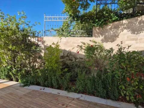 Prodaja, trosoban stan, 85m², Dobrota, Kotor - image 2