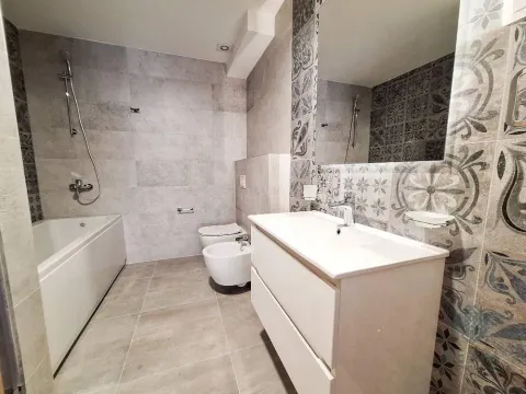 Izdavanje, četvorosoban stan, 136m², Master Kvart, Podgorica - image 7