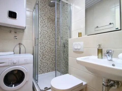 Izdavanje, jednosoban stan, 40m², Stari Grad, Budva - image 10