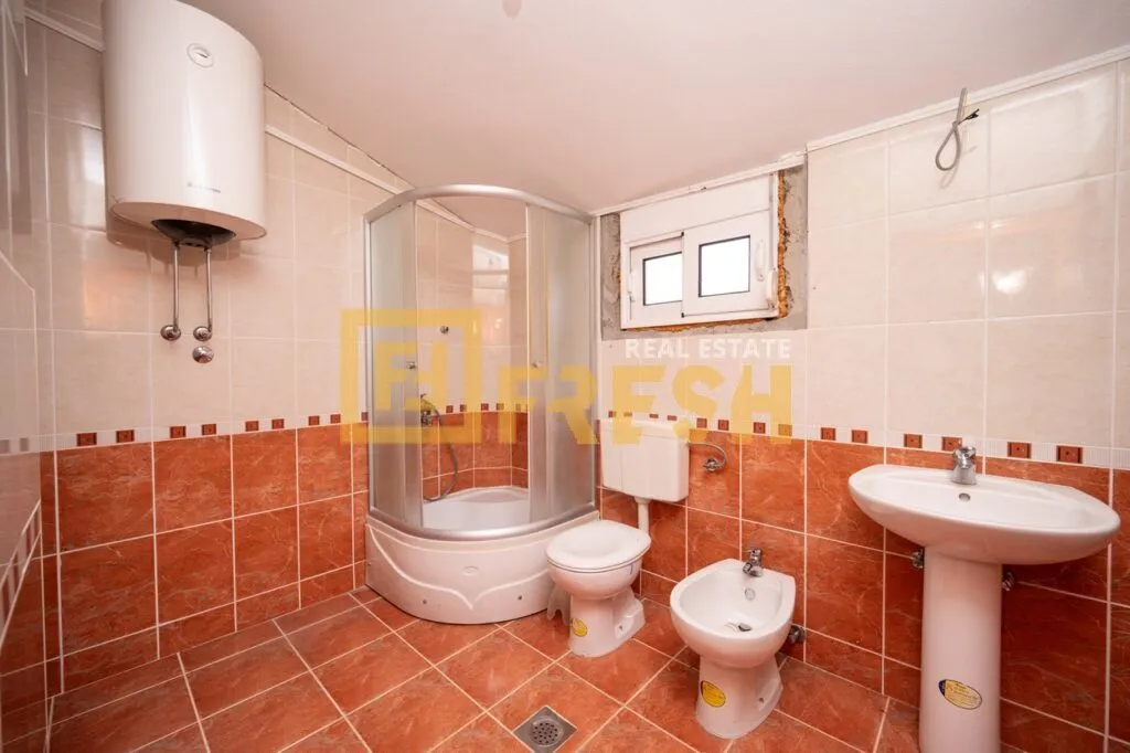 Sale, house, 204m², Rogami, Podgorica