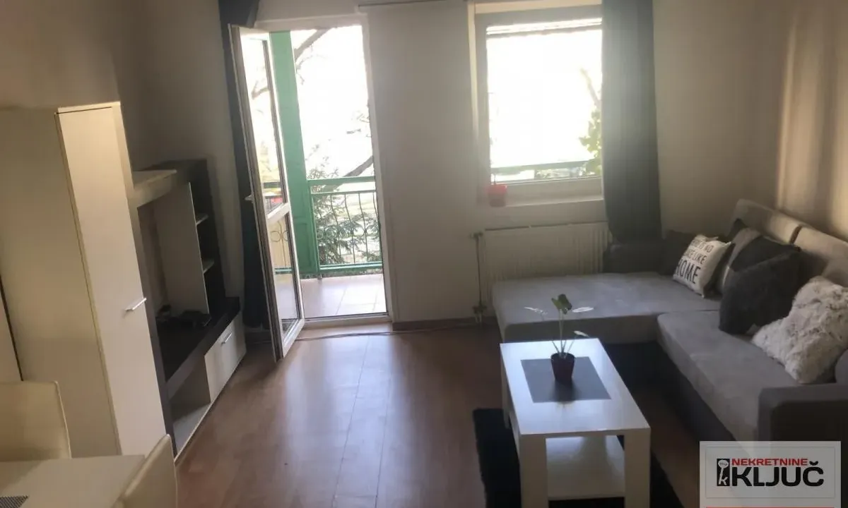 Izdavanje, garsonjera, 28m², Socijalno, Novi Sad Sve Podlokacije