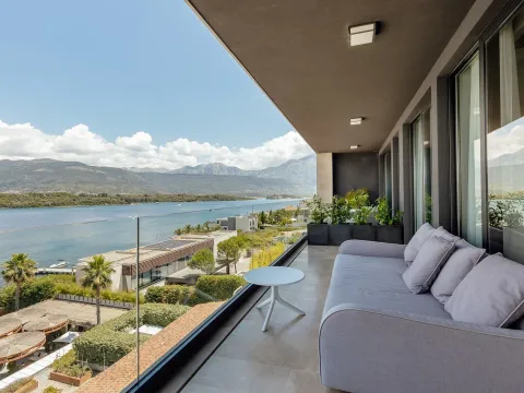 Sale, two bedroom apartment, 190m², Tivat, Crna Gora - image 2