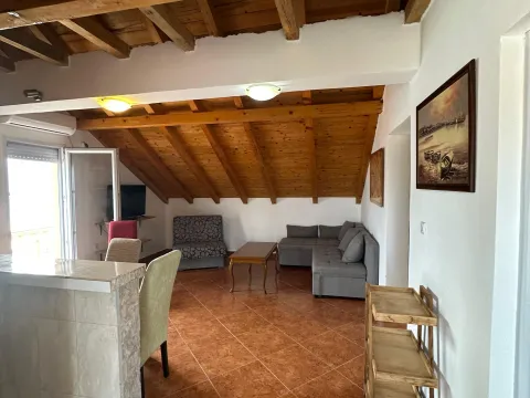 Izdavanje, kuća, 180m², Krašići, Tivat - image 17