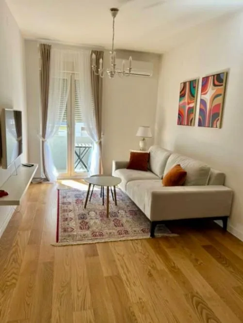 Izdavanje, jednosoban stan, 42m², Central Point, Podgorica