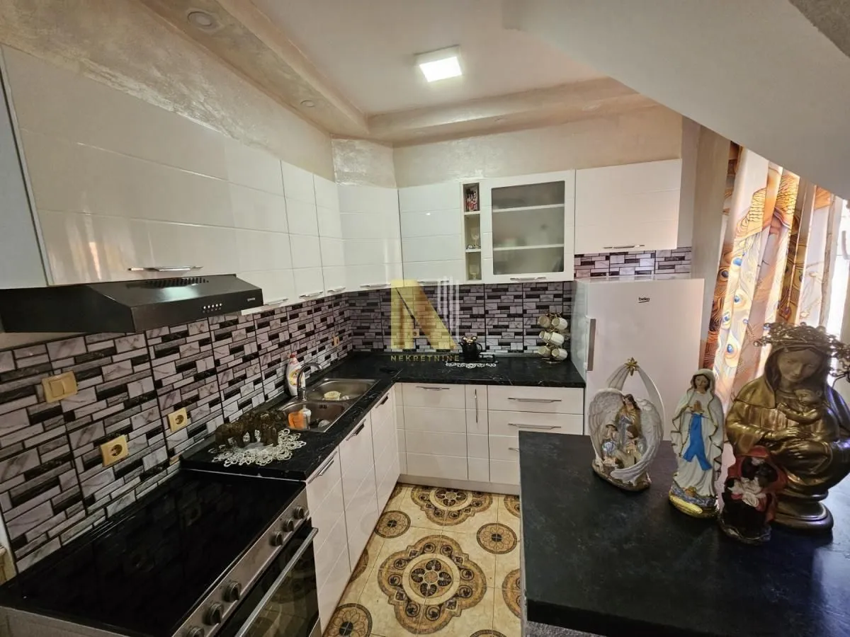 Sale, house, 242m², Lipov gaj, Novi Sad Sve Podlokacije