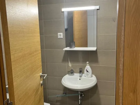 Rent, one bedroom apartment, 45m², Budva, Crna Gora - image 8