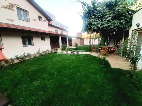 Prodaja, kuća, 272m², Zemun Gornji Grad, Zemun Sve Podlokacije - image 1