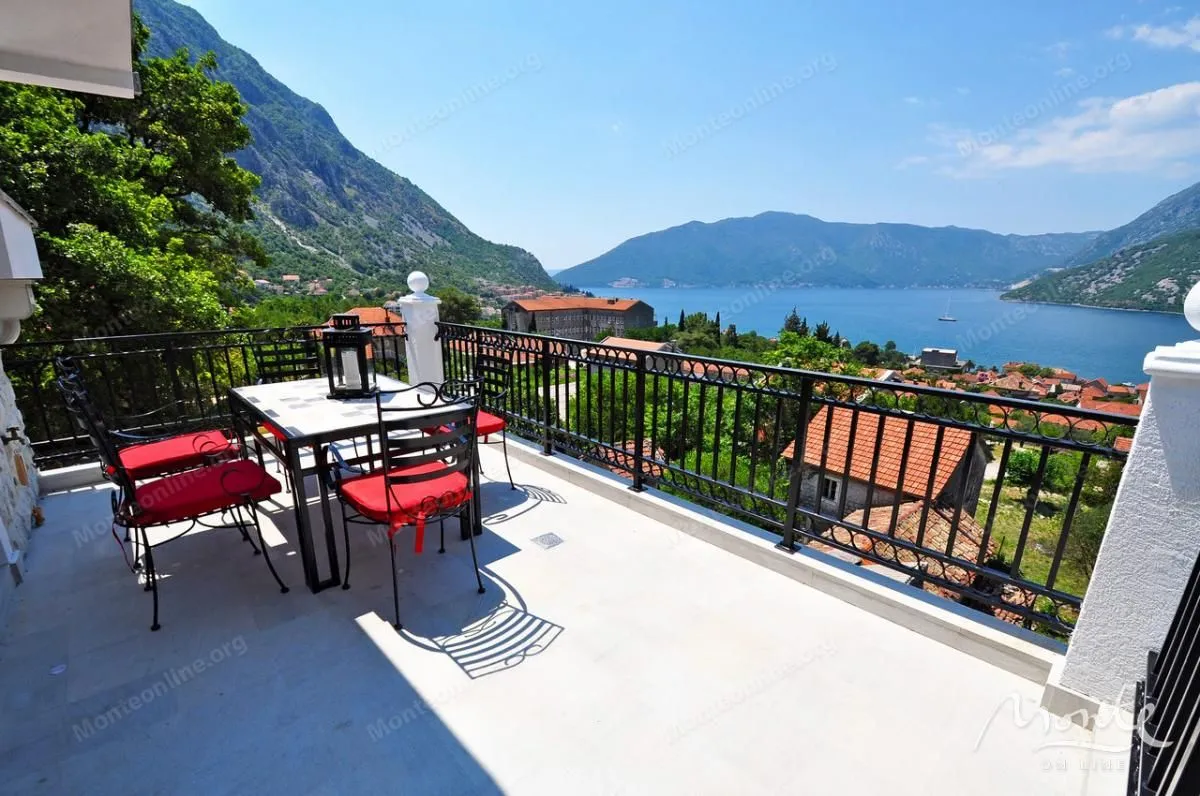 Sale, office space, 570m², Risan, Kotor