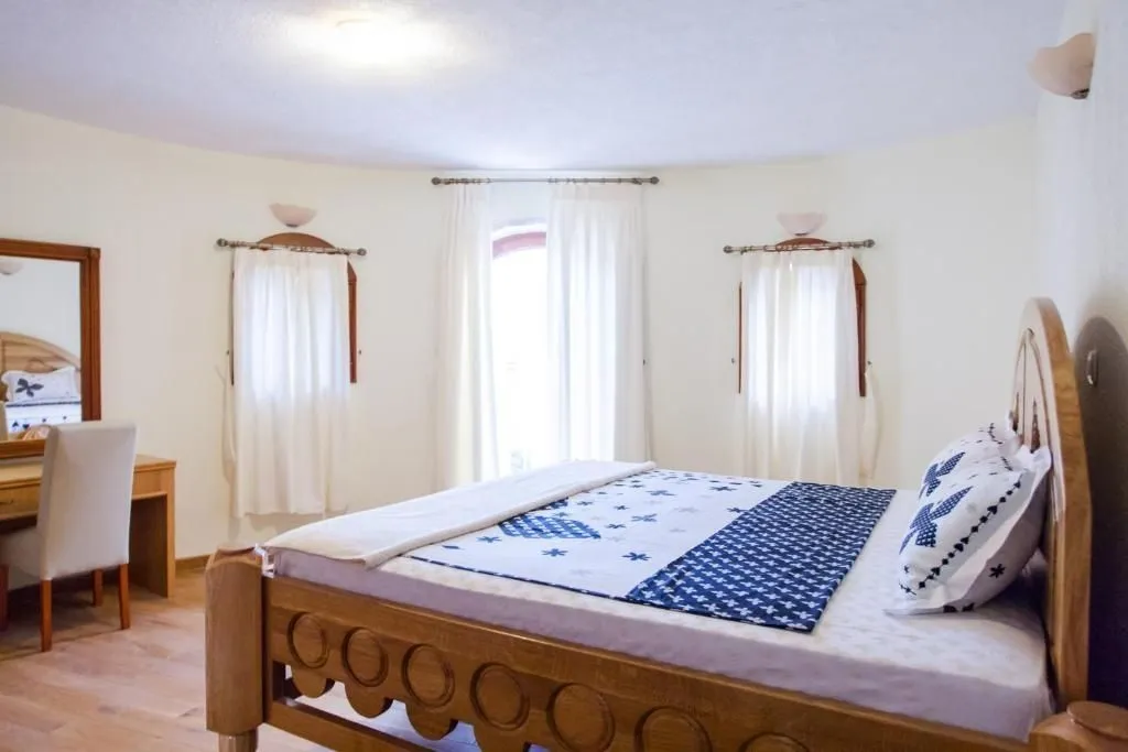 Sale, house, 1300m², Perazića do, Budva