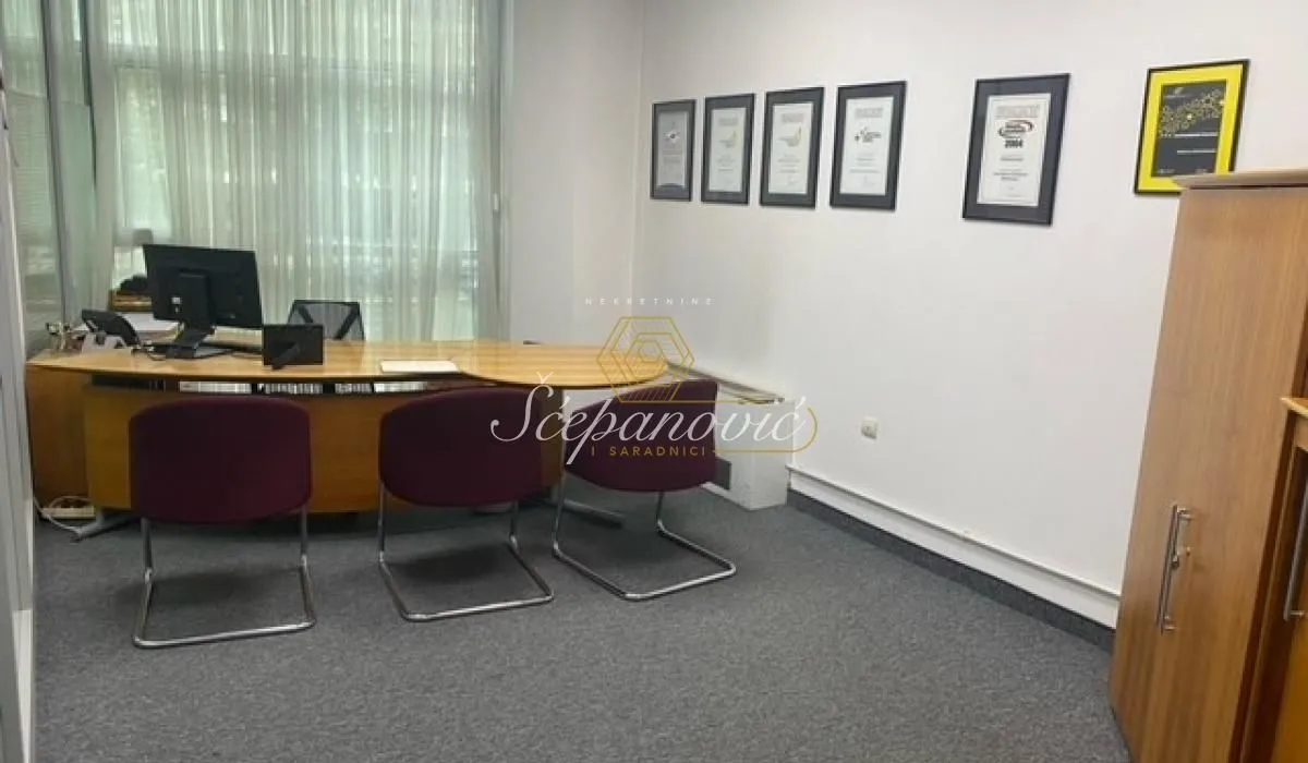 Rent, office space, 353m², Bulevar Oslobodjenja, Novi Sad Sve Podlokacije