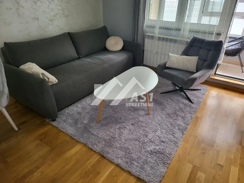Izdavanje, jednosoban stan, 35m², Bulevar Oslobodjenja, Novi Sad Sve Podlokacije