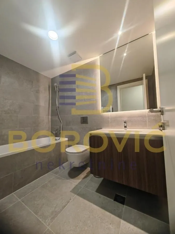 Izdavanje, četvorosoban stan, 115m², Savski Venac, Beograd