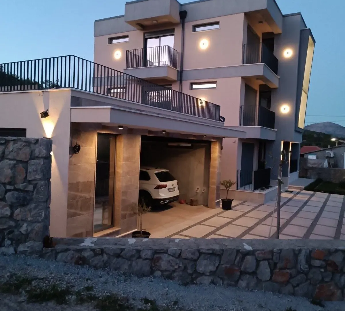 Rent, house, 300m², Vranići, Podgorica