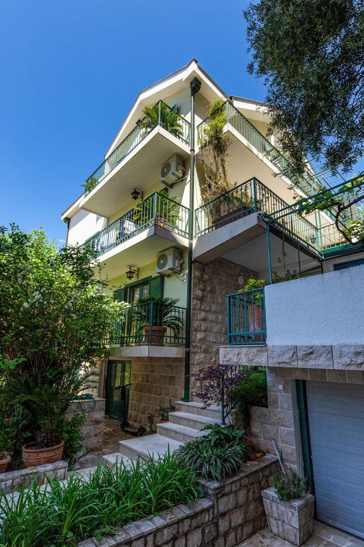 Prodaja, kuća, 287m², Lazi, Budva