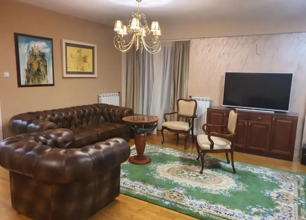 Izdavanje, četvorosoban stan, 130m², Voždovac Sve Podlokacije, Beograd