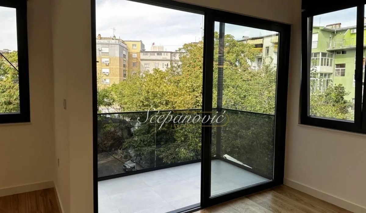 Prodaja, četvorosoban stan, 110m², Centar, Novi Sad