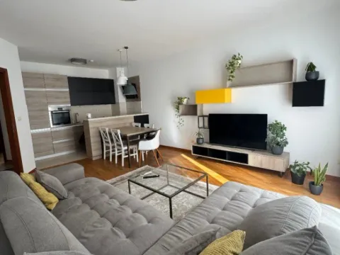 Izdavanje, jednosoban stan, 54m², City Kvart, Podgorica - image 1