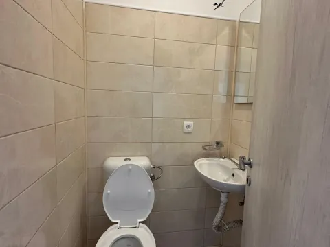 Izdavanje, trosoban stan, 89m², Seljanovo, Tivat - image 13