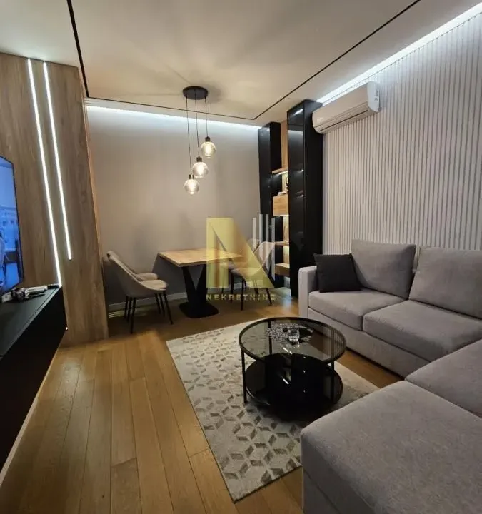 Izdavanje, jednosoban stan, 42m², Bulevar Evrope, Novi Sad Sve Podlokacije