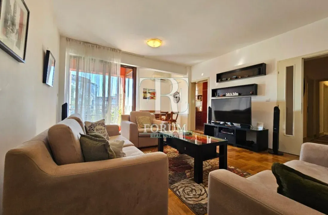 Izdavanje, trosoban stan, 90m², Preko Morače, Podgorica