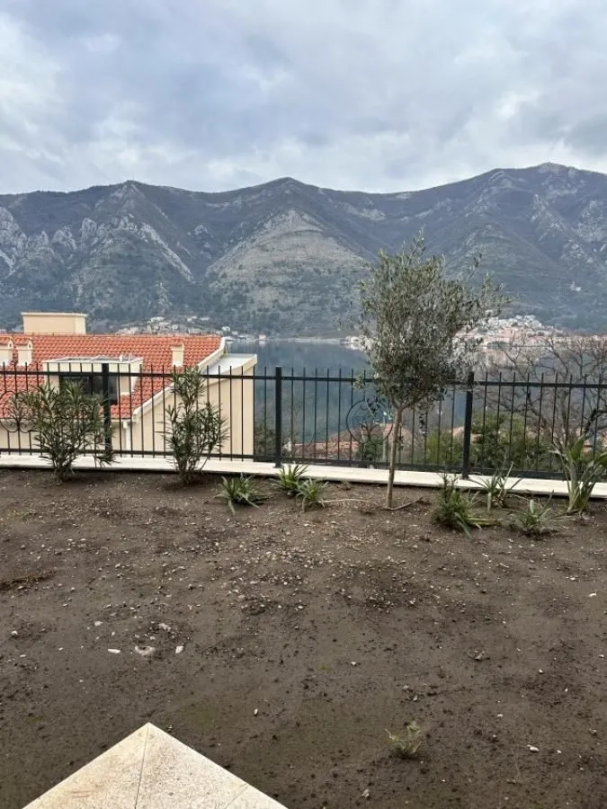 Rent, two bedroom apartment, 60m², Kotor, Crna Gora