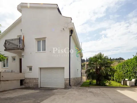 Izdavanje, kuća, 700m², Zagorič, Podgorica - image 1