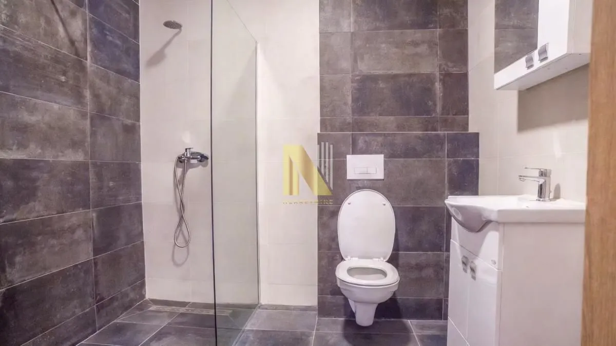 Prodaja, trosoban stan, 78m², Petrovaradin, Novi Sad