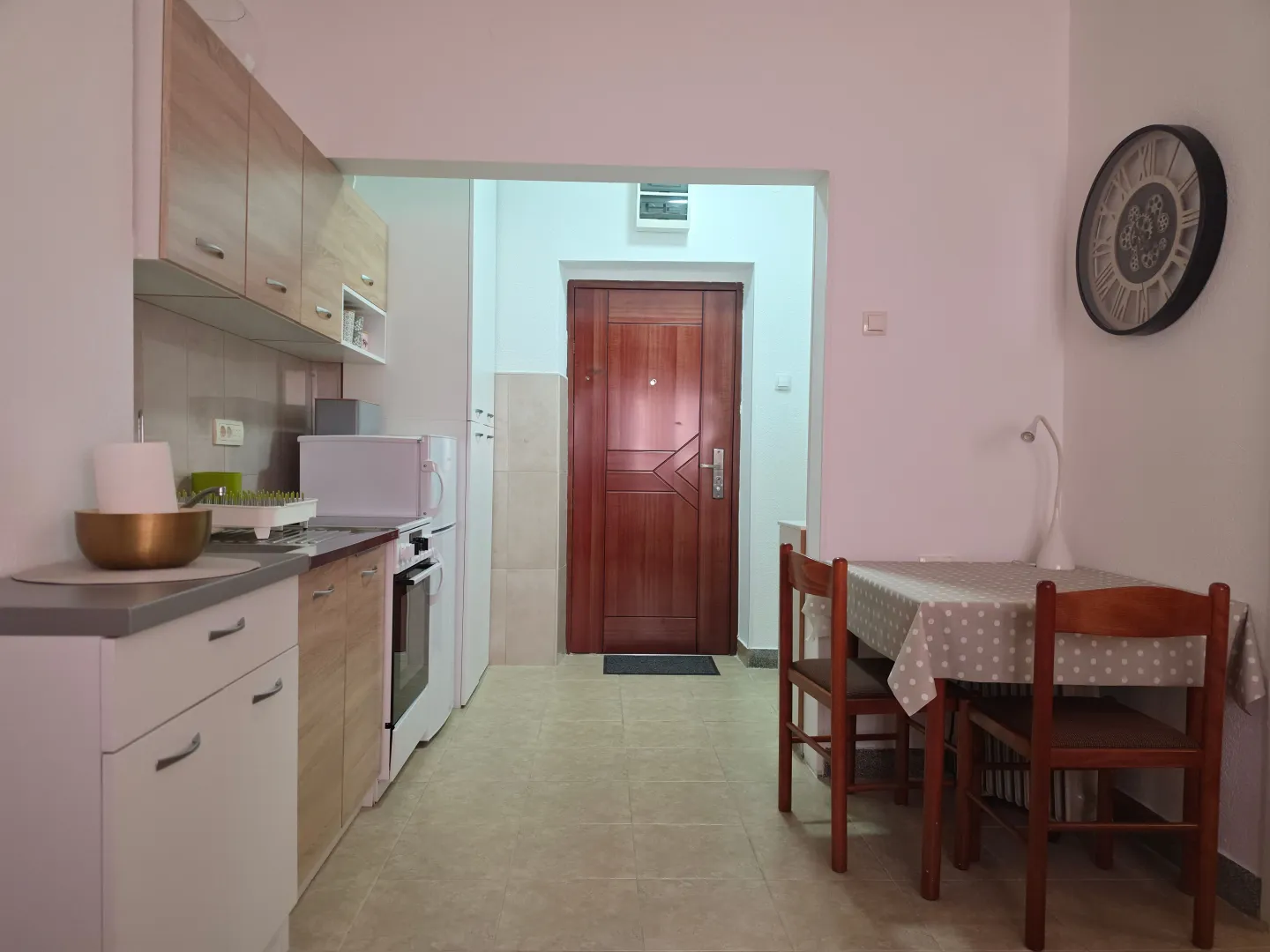 Izdavanje, jednosoban stan, 27m², Centar, Cetinje