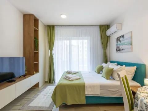 Izdavanje, garsonjera, 22m², Bečići, Budva