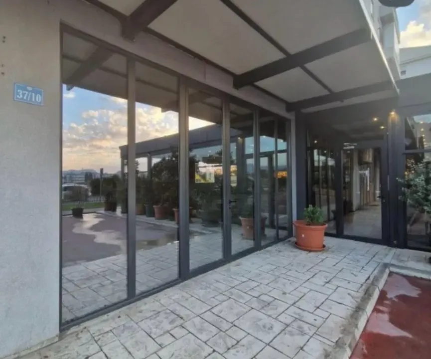 Izdavanje, poslovni prostor, 120m², Stari Aerodrom, Podgorica