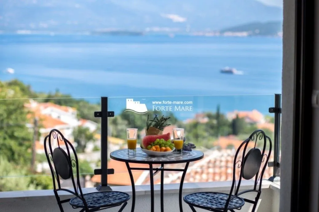 Prodaja, kuća, 323m², Đenovići, Herceg Novi