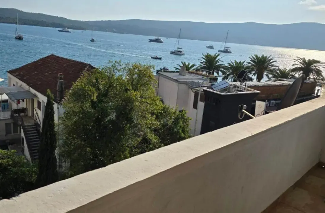 Izdavanje, jednosoban stan, 50m², Centar, Tivat