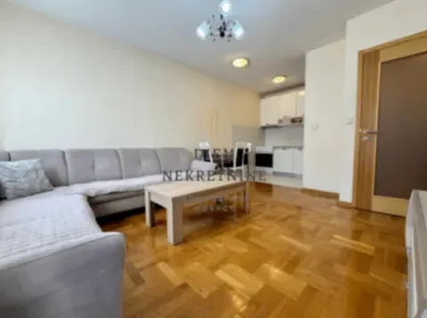 Izdavanje, dvosoban stan, 65m², Stari Aerodrom, Podgorica - image 2