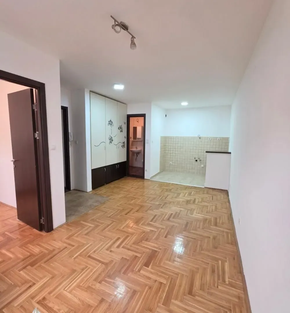 Prodaja, jednosoban stan, 30m², Zemun Sve Podlokacije, Beograd
