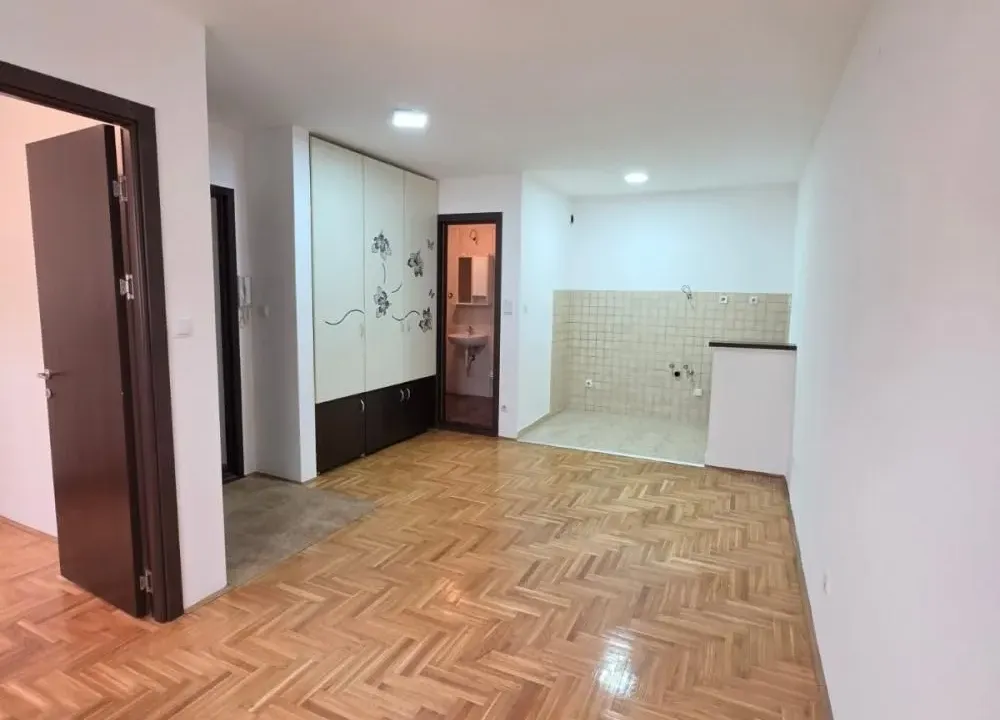 Prodaja, jednosoban stan, 30m², Zemun Sve Podlokacije, Beograd
