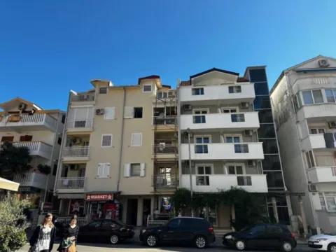 Sale, one bedroom apartment, 42m², Mainski Put, Budva - image 2