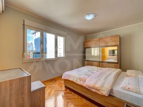 Rent, two bedroom apartment, 75m², Tivat, Crna Gora - image 2