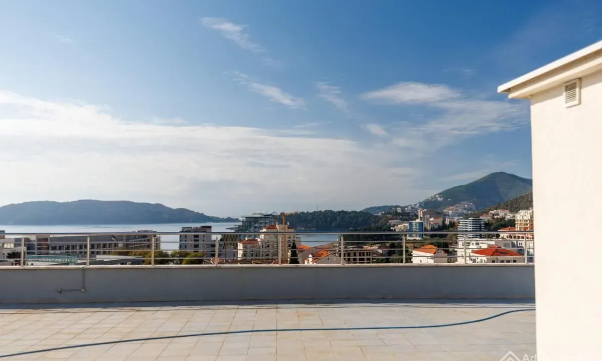 Sale, two bedroom apartment, 104m², Bečići, Budva