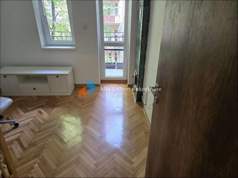 Izdavanje, četvorosoban stan, 100m², Savski Venac, Beograd