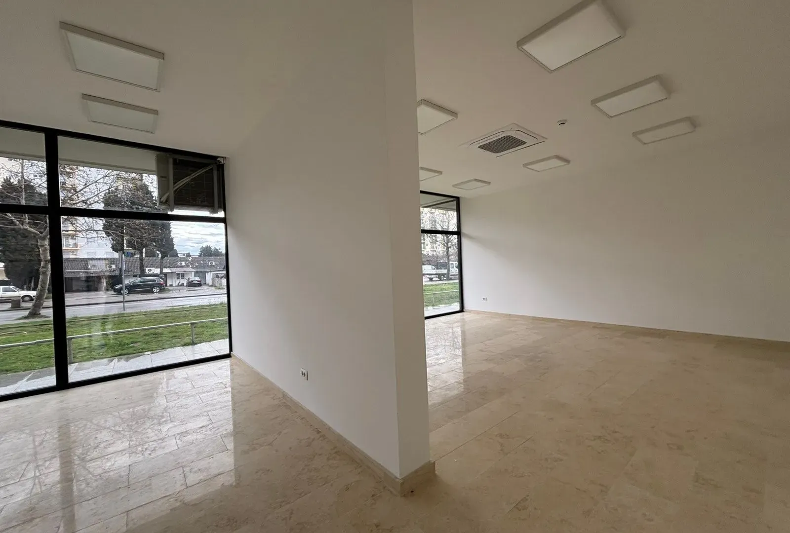 Rent, office space, 123m², Pobrežje, Podgorica