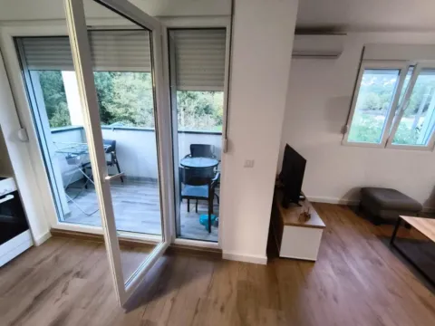 Izdavanje, jednosoban stan, 45m², Radanovići, Kotor - image 12