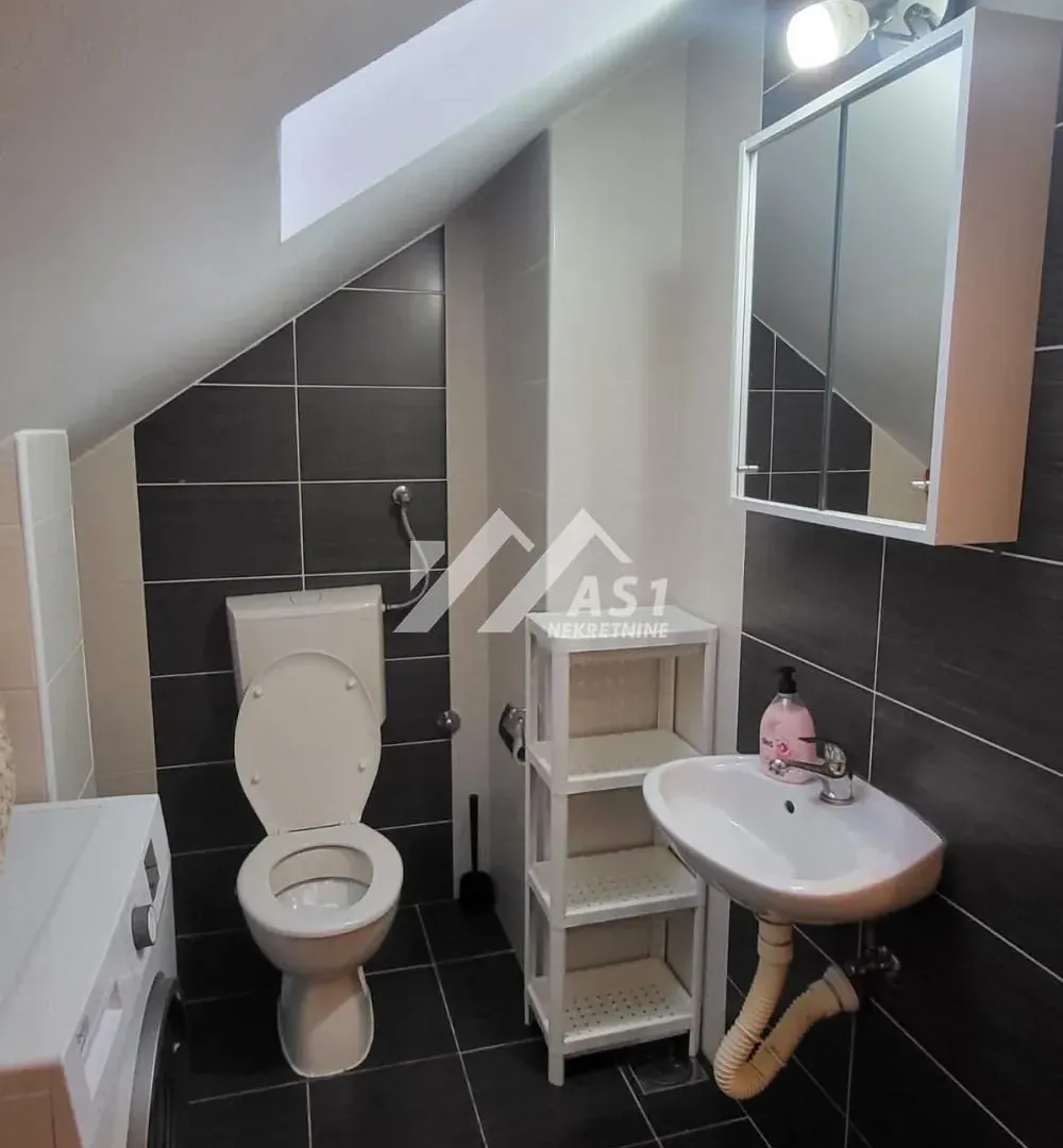 Izdavanje, jednosoban stan, 30m², Bulevar patrijarha Pavla, Novi Sad Sve Podlokacije