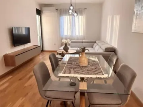 Izdavanje, jednosoban stan, 45m², City Kvart, Podgorica - image 2